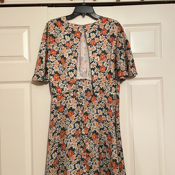TOPSHOP Empire Waist Open-Back Floral Dress - Picture 6 of 6